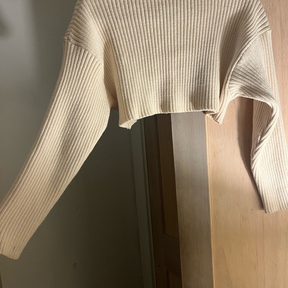 Zara, cropped ribbed sweater - Picture 2 of 2
